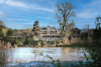 Goldsmiths Bed And Breakfast,803 East Front Street,3 star