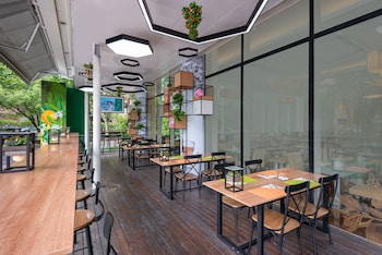 holiday inn shanghai pudong by ihg