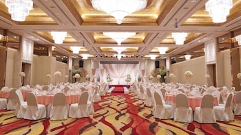 holiday inn shanghai pudong by ihg