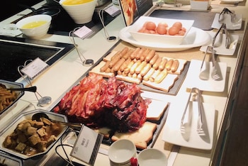 holiday inn shanghai pudong by ihg