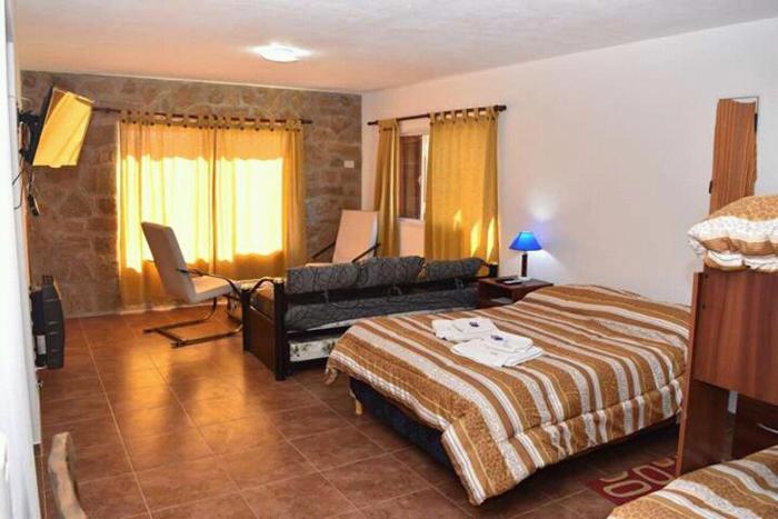hostal el tomolasta