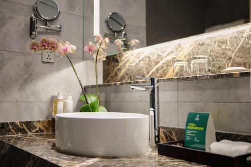 holiday inn shanghai hongqiao west by ihg