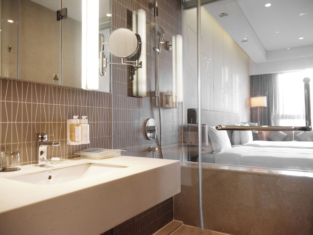 holiday inn shanghai hongqiao by ihg