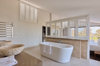 caves coastal bar and bungalows