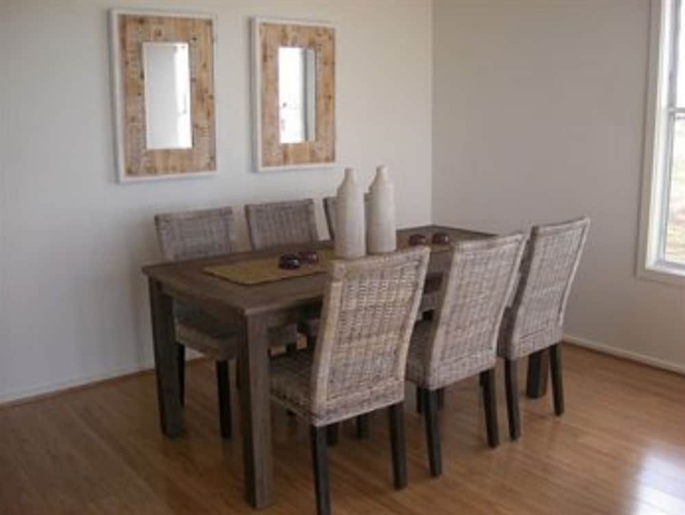 caves coastal bar and bungalows