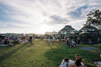 caves coastal bar and bungalows