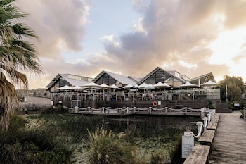 caves coastal bar and bungalows