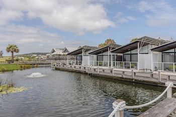 caves coastal bar and bungalows