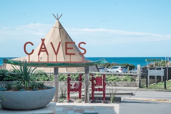caves coastal bar and bungalows