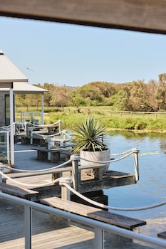 caves coastal bar and bungalows
