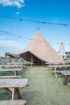 caves coastal bar and bungalows