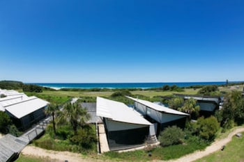 caves coastal bar and bungalows