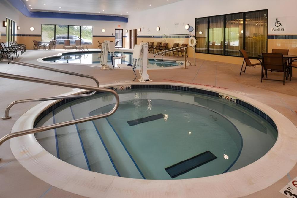 holiday inn express and suites washington meadow lands