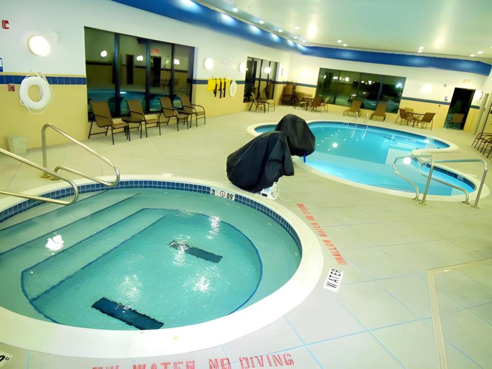 holiday inn express and suites washington meadow lands