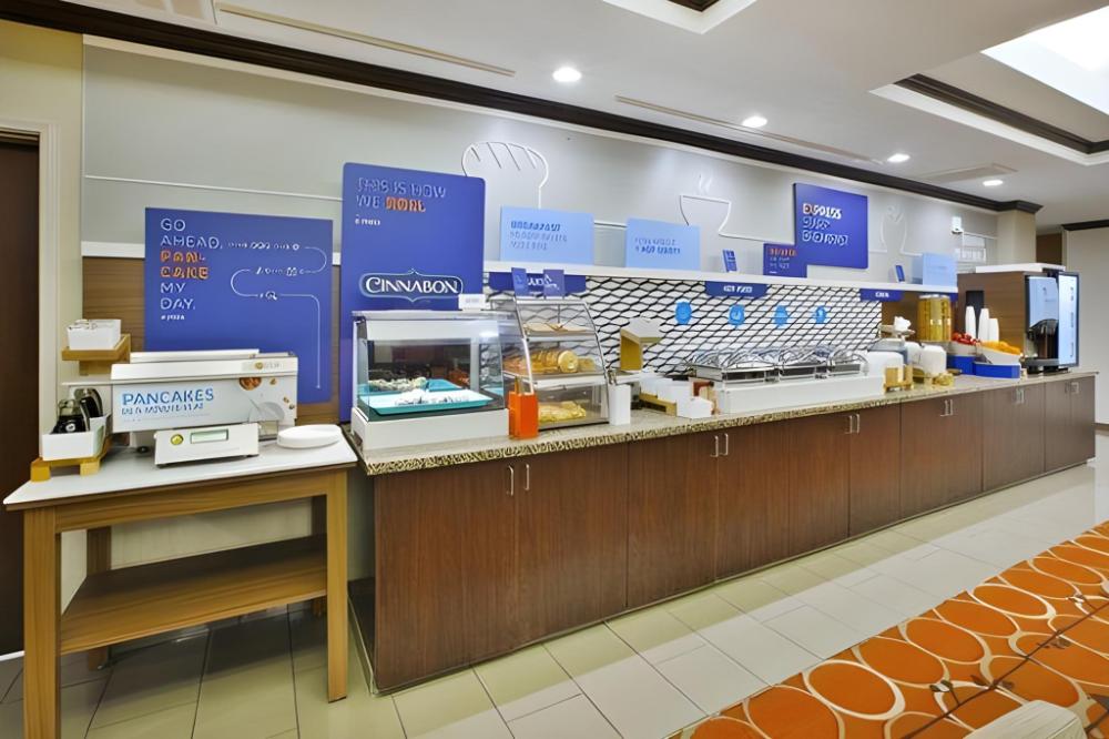 holiday inn express and suites washington meadow lands