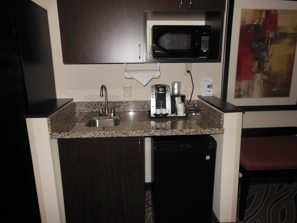 holiday inn express and suites washington meadow lands