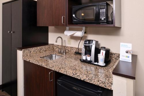 Holiday Inn Express & Suites Washington - Meadow Lands,In Washington,3 star