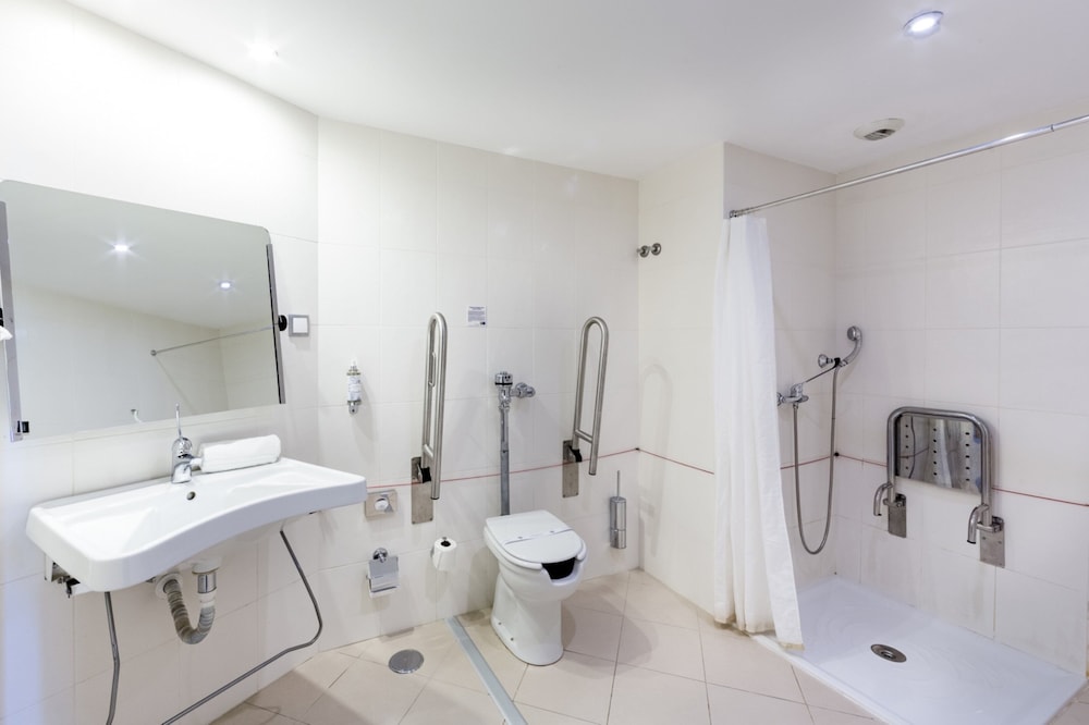 holiday inn express lisbon airport by ihg