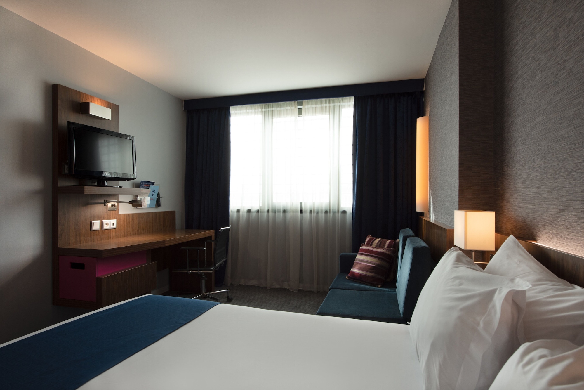 holiday inn express lisbon airport by ihg