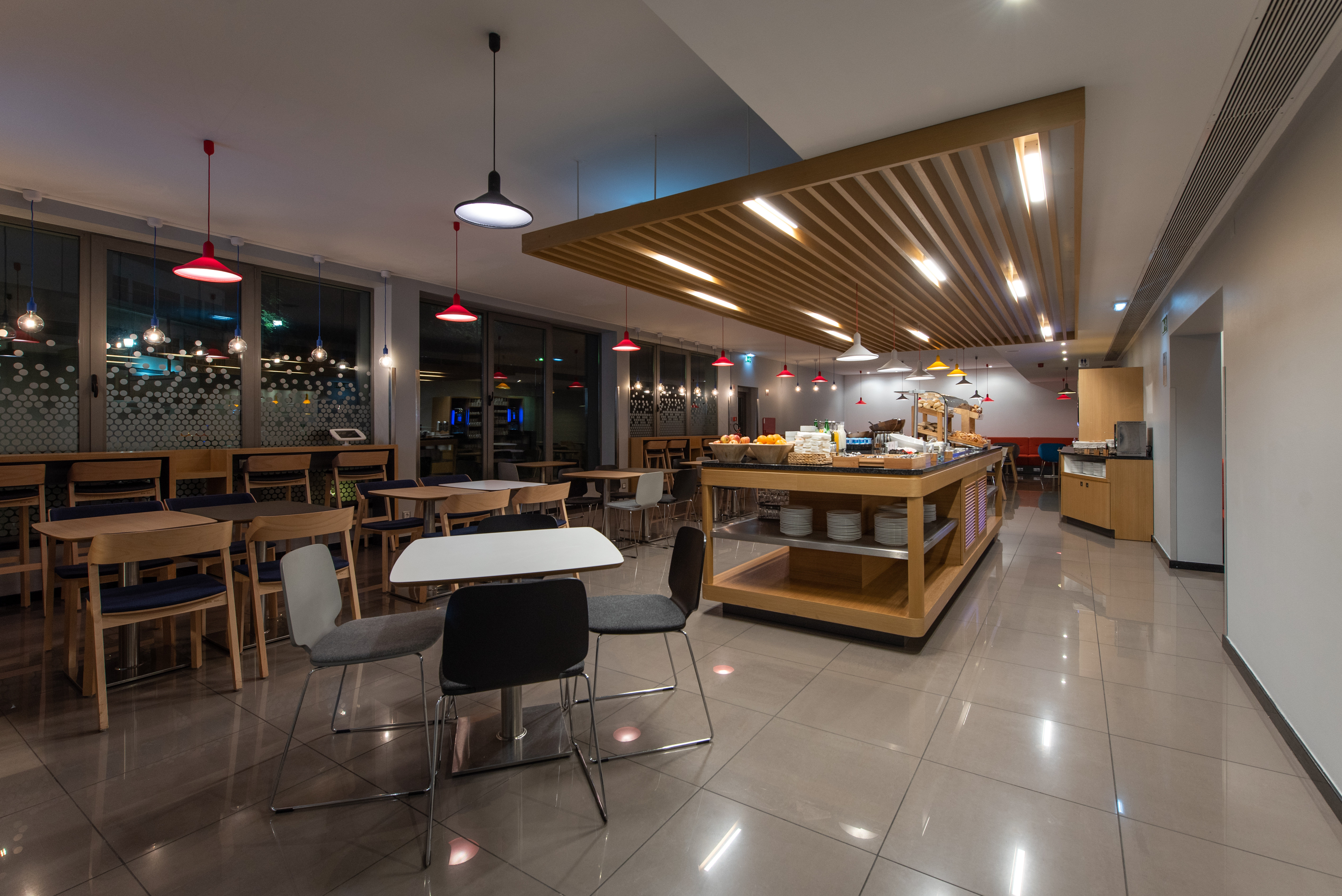 holiday inn express lisbon airport by ihg
