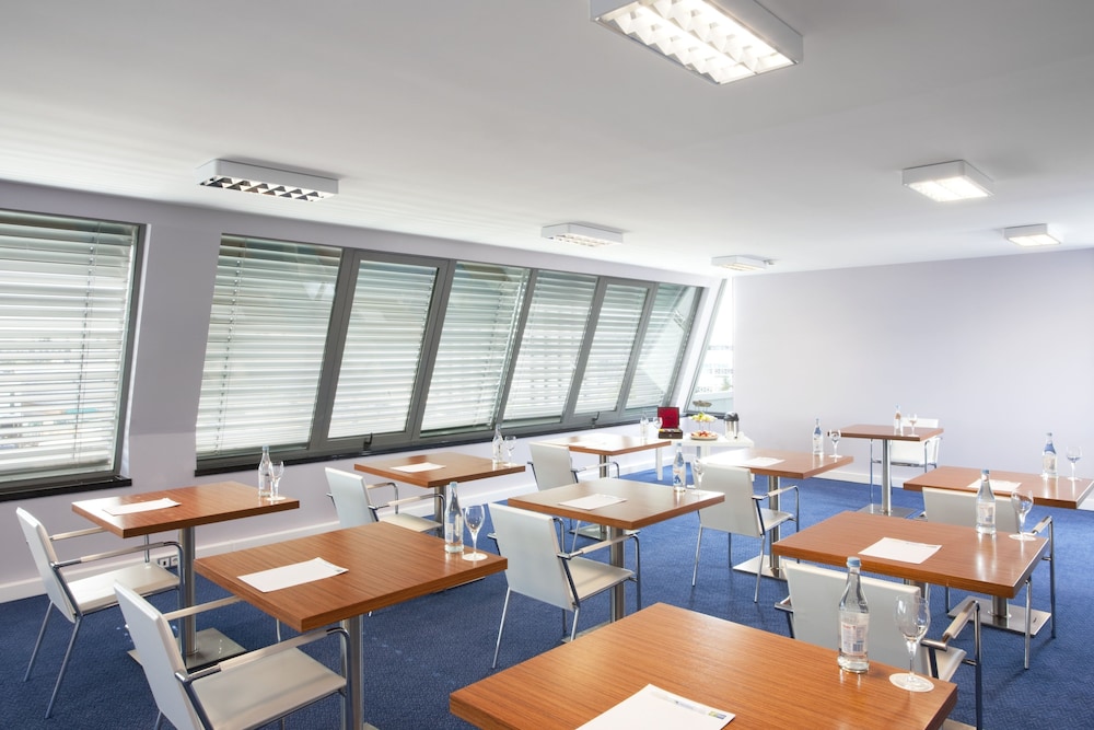 holiday inn express lisbon airport by ihg