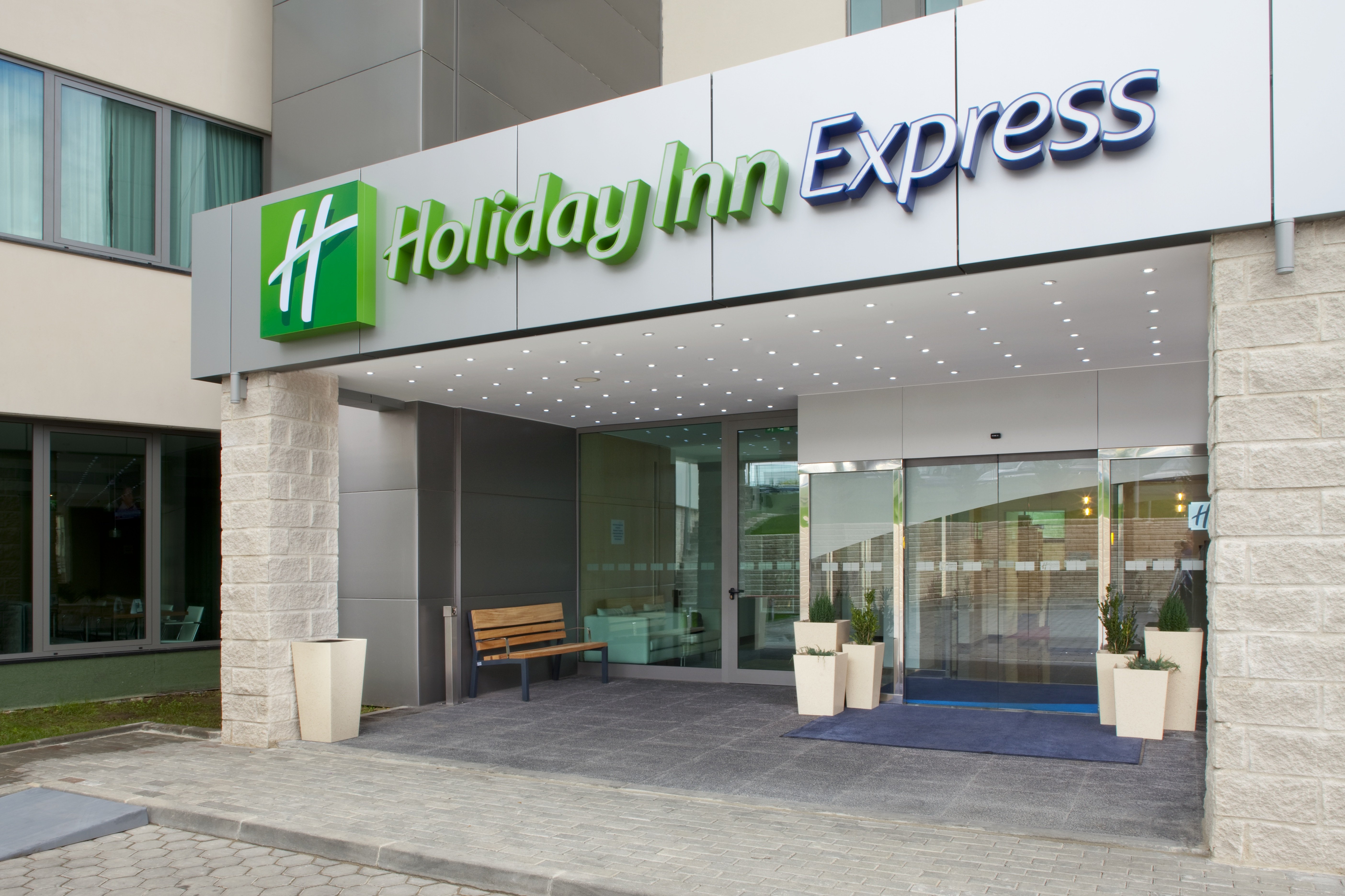 holiday inn express lisbon airport by ihg