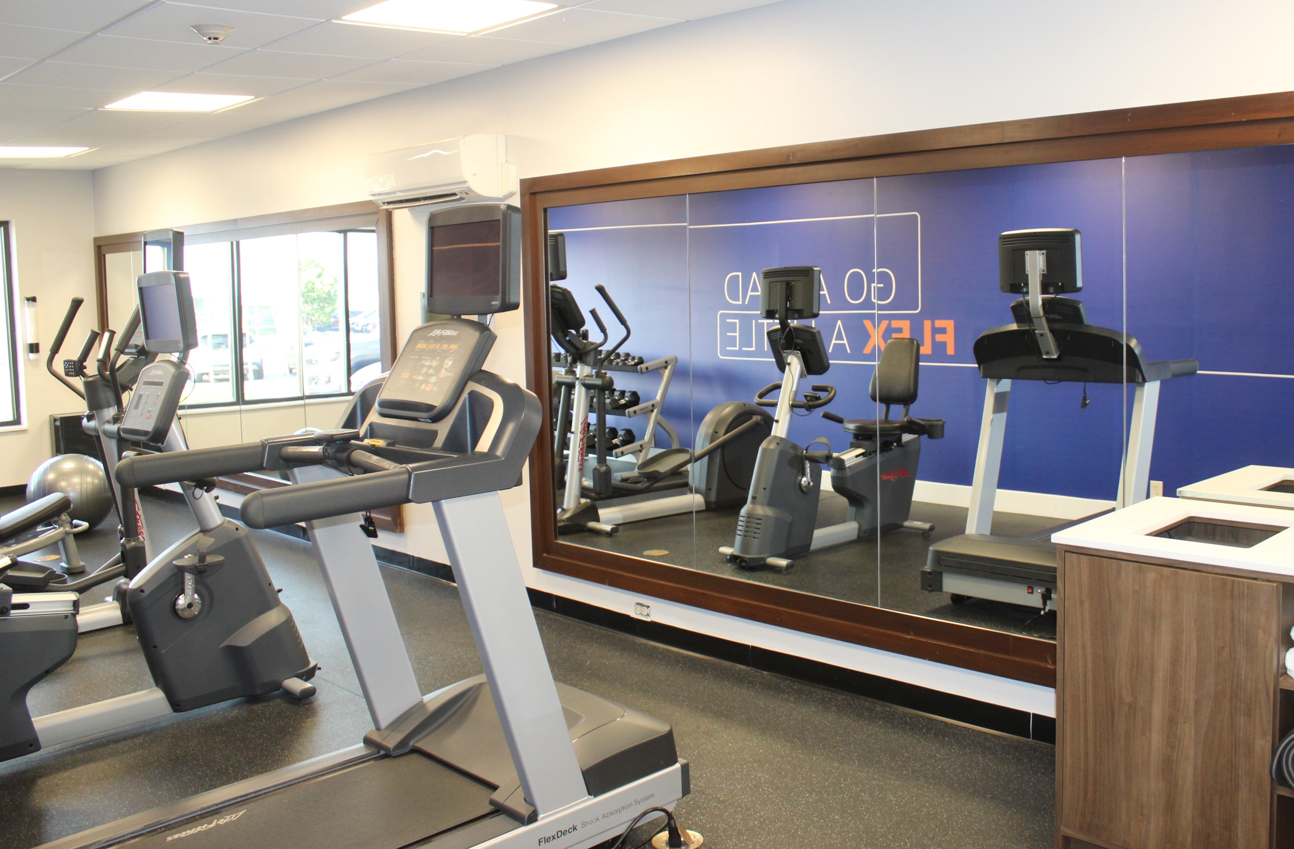 holiday inn express and suites greenfield by ihg