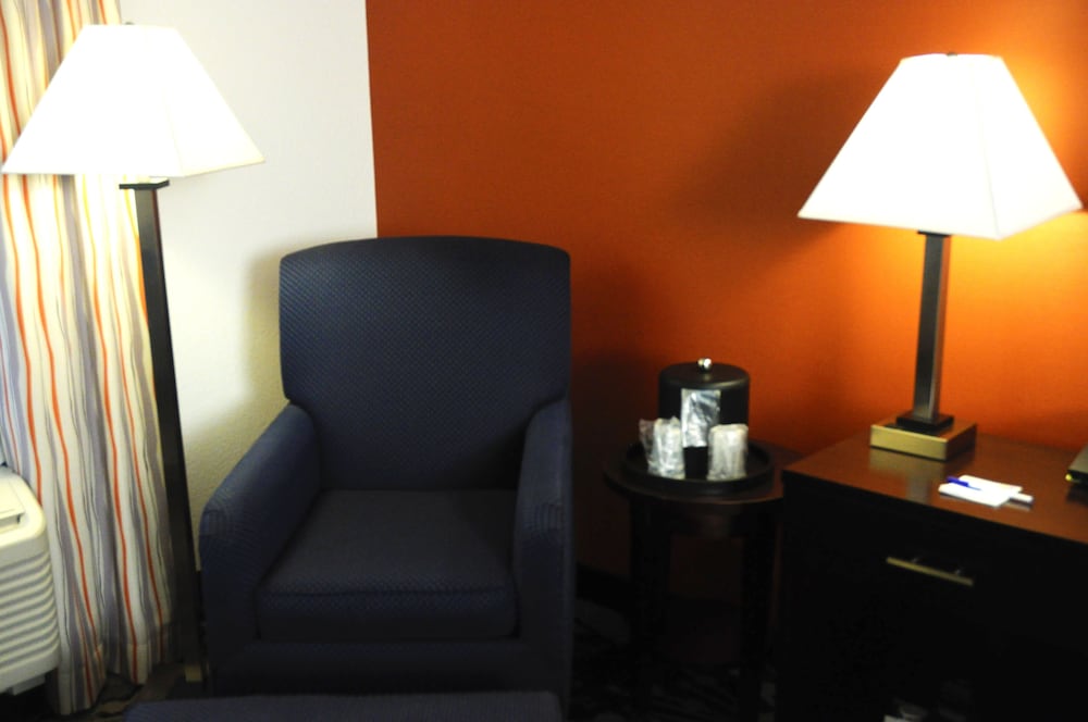 holiday inn express and suites greenfield by ihg