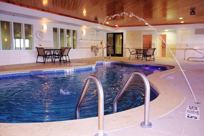 holiday inn express and suites greenfield by ihg