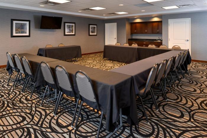 holiday inn express and suites greenfield by ihg