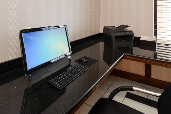 holiday inn express and suites greenfield by ihg