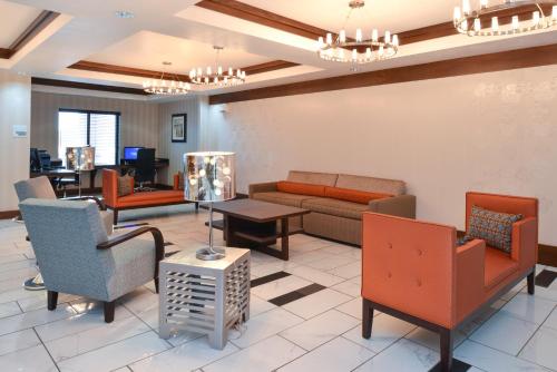 holiday inn express and suites greenfield by ihg