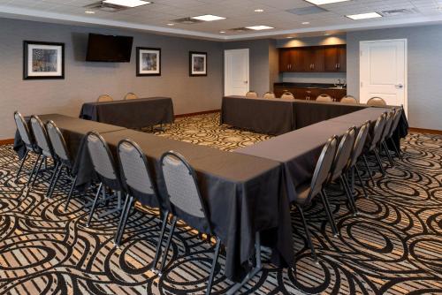 holiday inn express and suites greenfield by ihg
