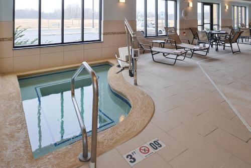 holiday inn express and suites greenfield by ihg
