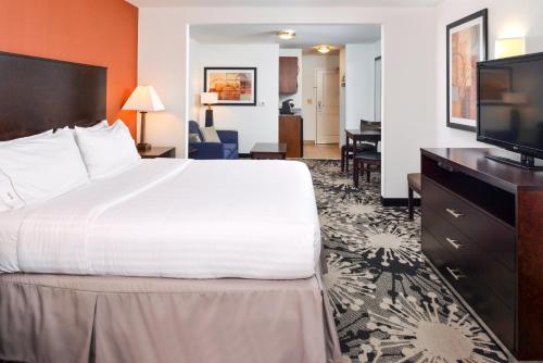holiday inn express and suites greenfield by ihg