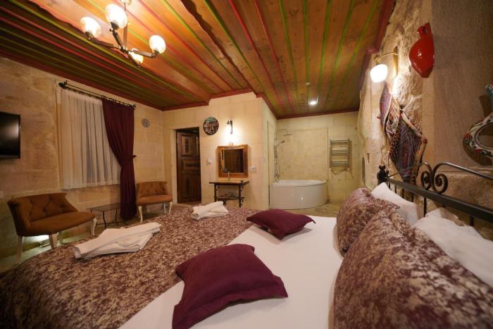 emit cave hotel