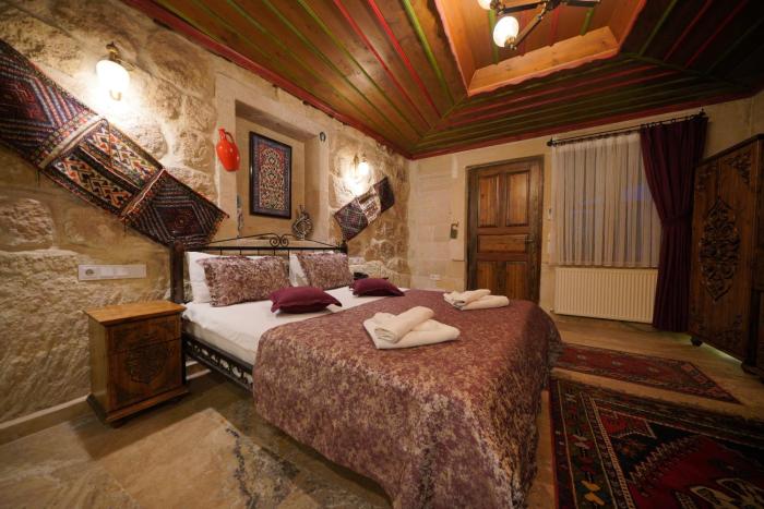 emit cave hotel