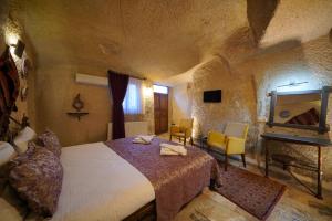 emit cave hotel