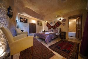 emit cave hotel