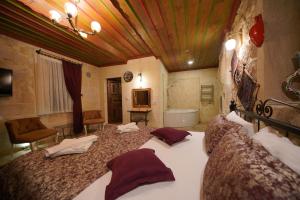 emit cave hotel