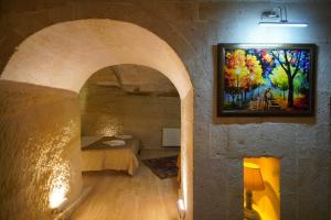 emit cave hotel