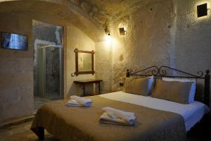 emit cave hotel