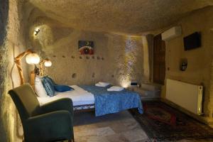 emit cave hotel
