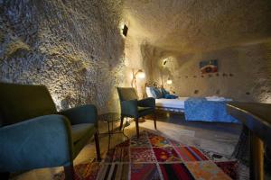 emit cave hotel
