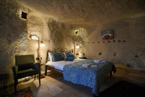 emit cave hotel