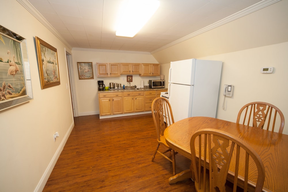 Log Cabin Lodge & Suites,Donegal>>Champion,2 star