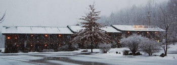log cabin lodge and suites