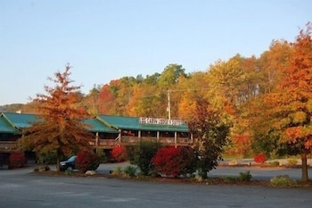 log cabin lodge and suites