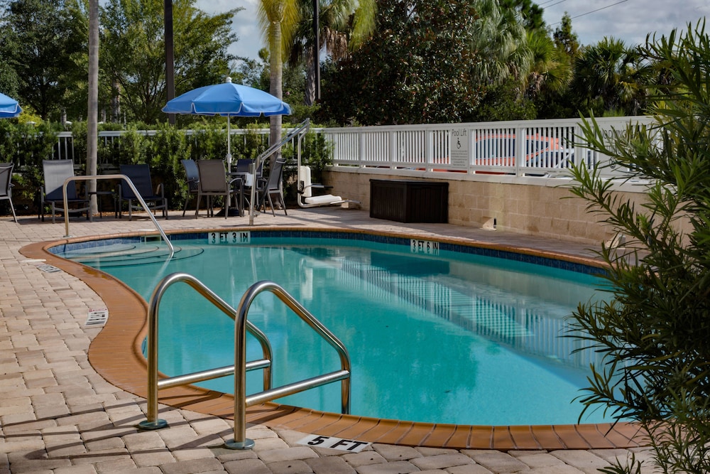 fairfield by marriott titusville kennedy space center