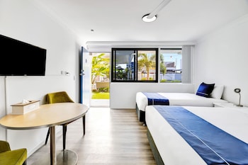 montego mermaid beach motel